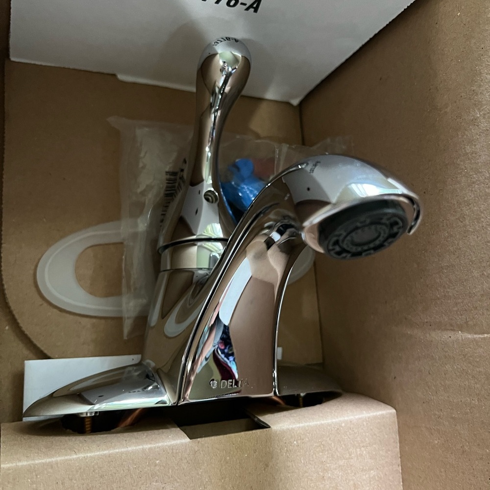 Delta Sink Faucet *NEVER USED*